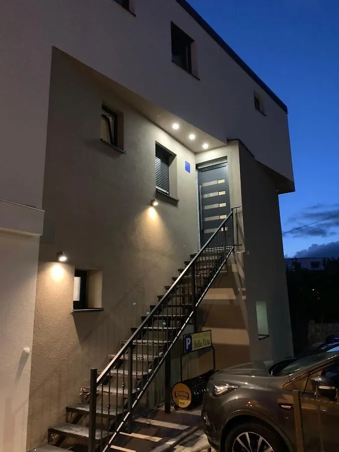 Apartmani Bella Vista Njivice 0*,