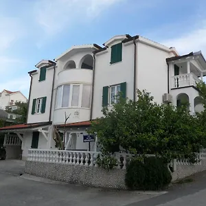 https://vila-mateja.hotels-in-trogir.com